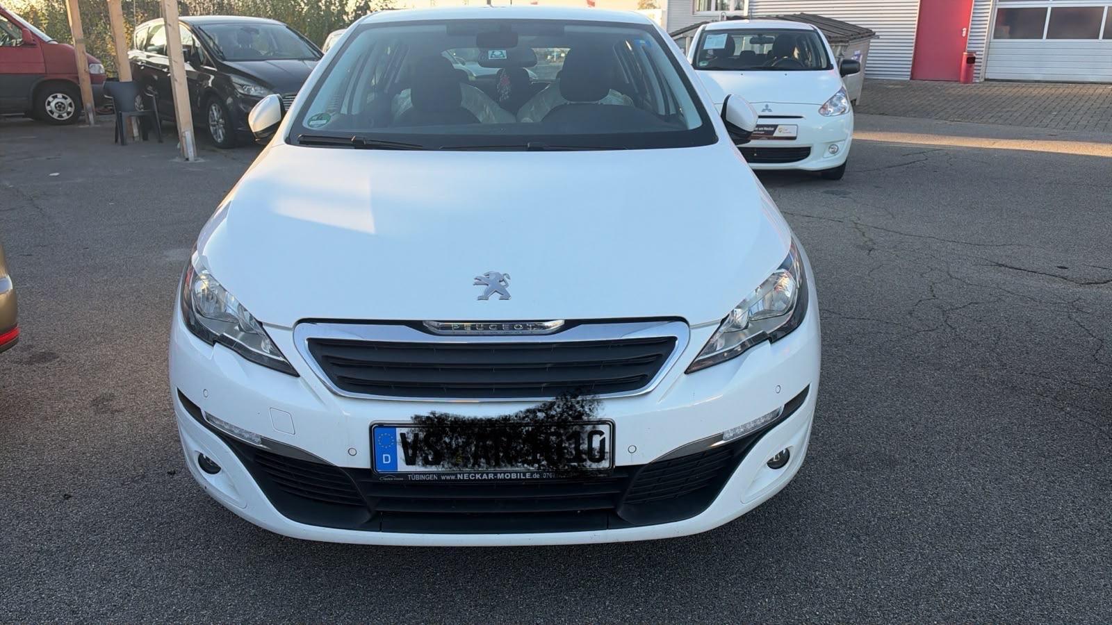 Peugeot 308 2014 — interior