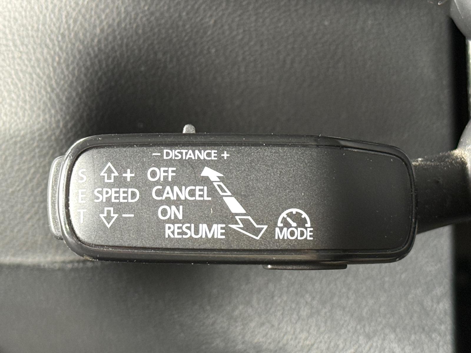 Skoda Karoq Ambition*KAMERA*AHK*ALLWETTER*CARPLAY*LED