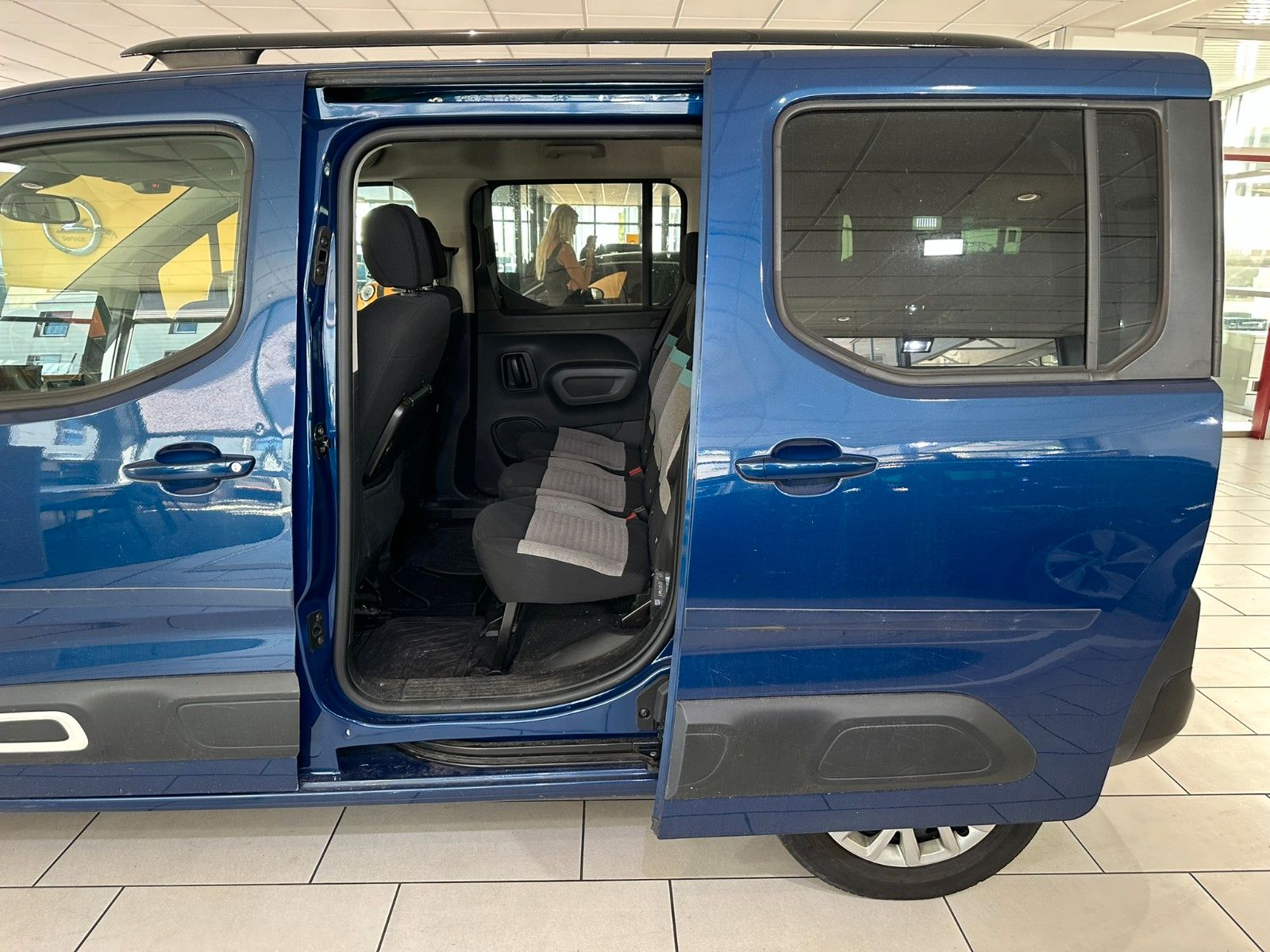 Fahrzeugabbildung Citroën Berlingo Shine M 1.2T NAVI/HEAD-UP/PDC+CAM/AHK
