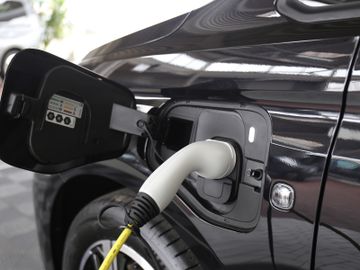 Volkswagen Caddy Maxi eHYBRID STYLE DSG LED ACC KAM 7SITZER