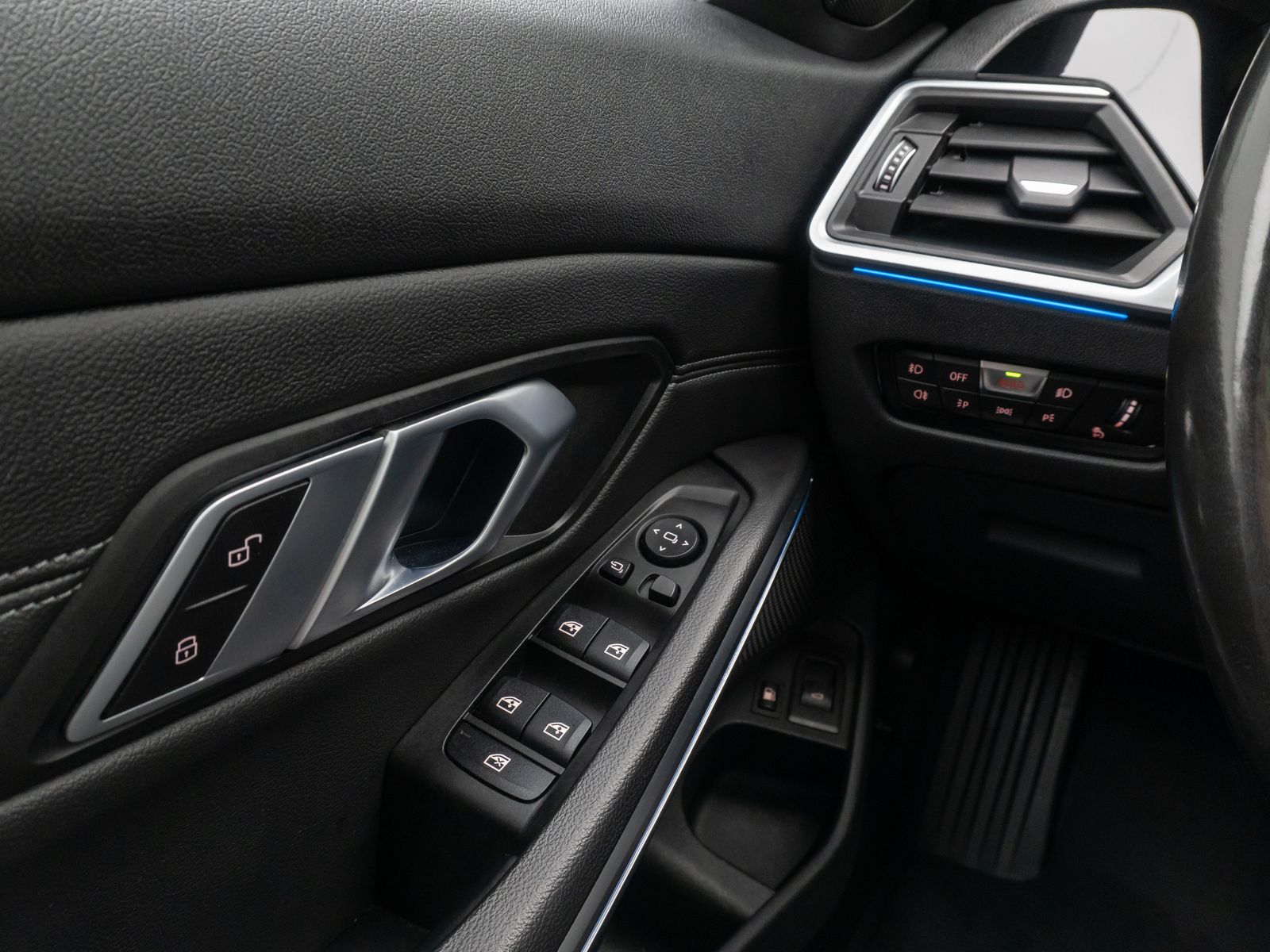 Fahrzeugabbildung BMW 320e xD Sport Line DAB Laser HUD HiFi Panorama