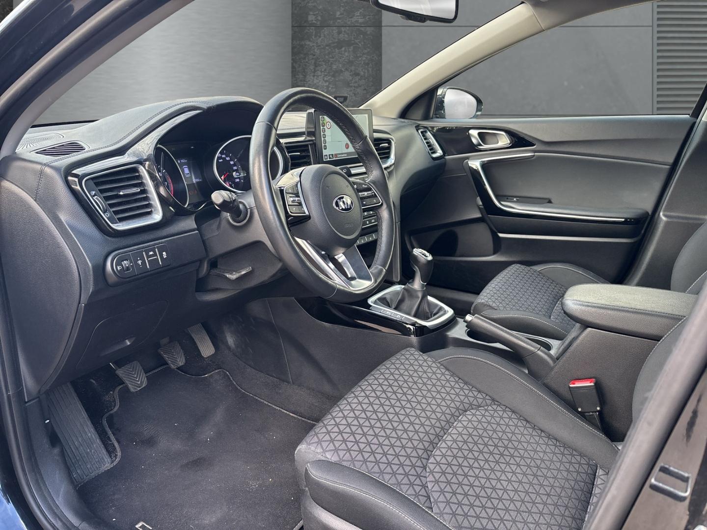 Kia Ceed_sw Vision 1.4 T NAV KOMF CarPlay Android Au