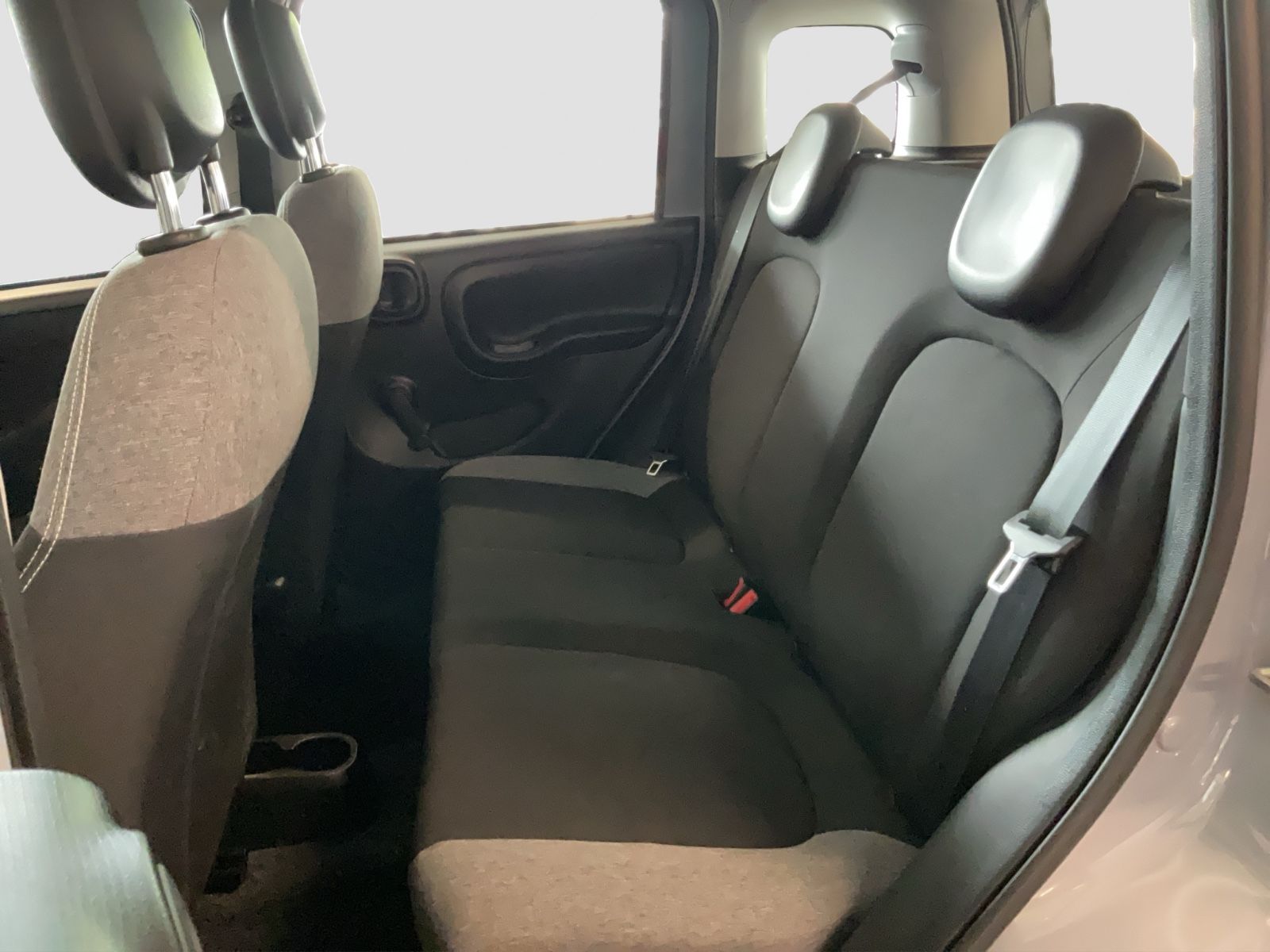 Fahrzeugabbildung Fiat Panda 1,0 Hybrid  Allwetterreifen/Klima/DAB