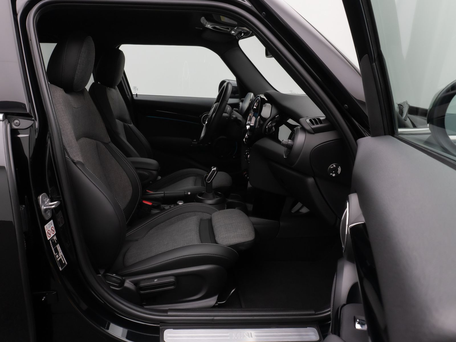Fahrzeugabbildung MINI Cooper Trim Kamera DAB Komfort Leder Sport LED