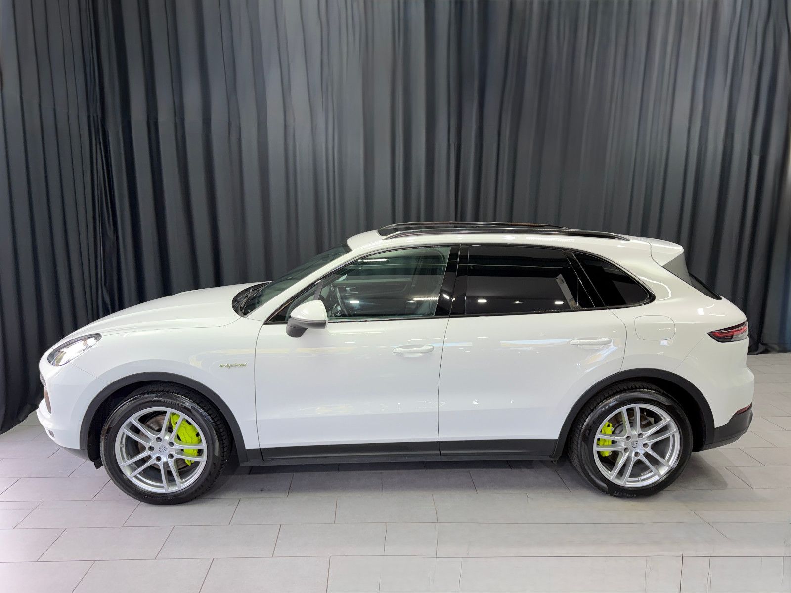 Fahrzeugabbildung Porsche Cayenne E-Hybrid|PANORAMA|SPORT-CHRONO|ACC