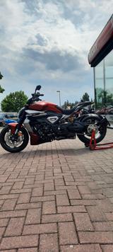 Ducati XDiavel V4 2025 in black sofort verfügbar - Angebote