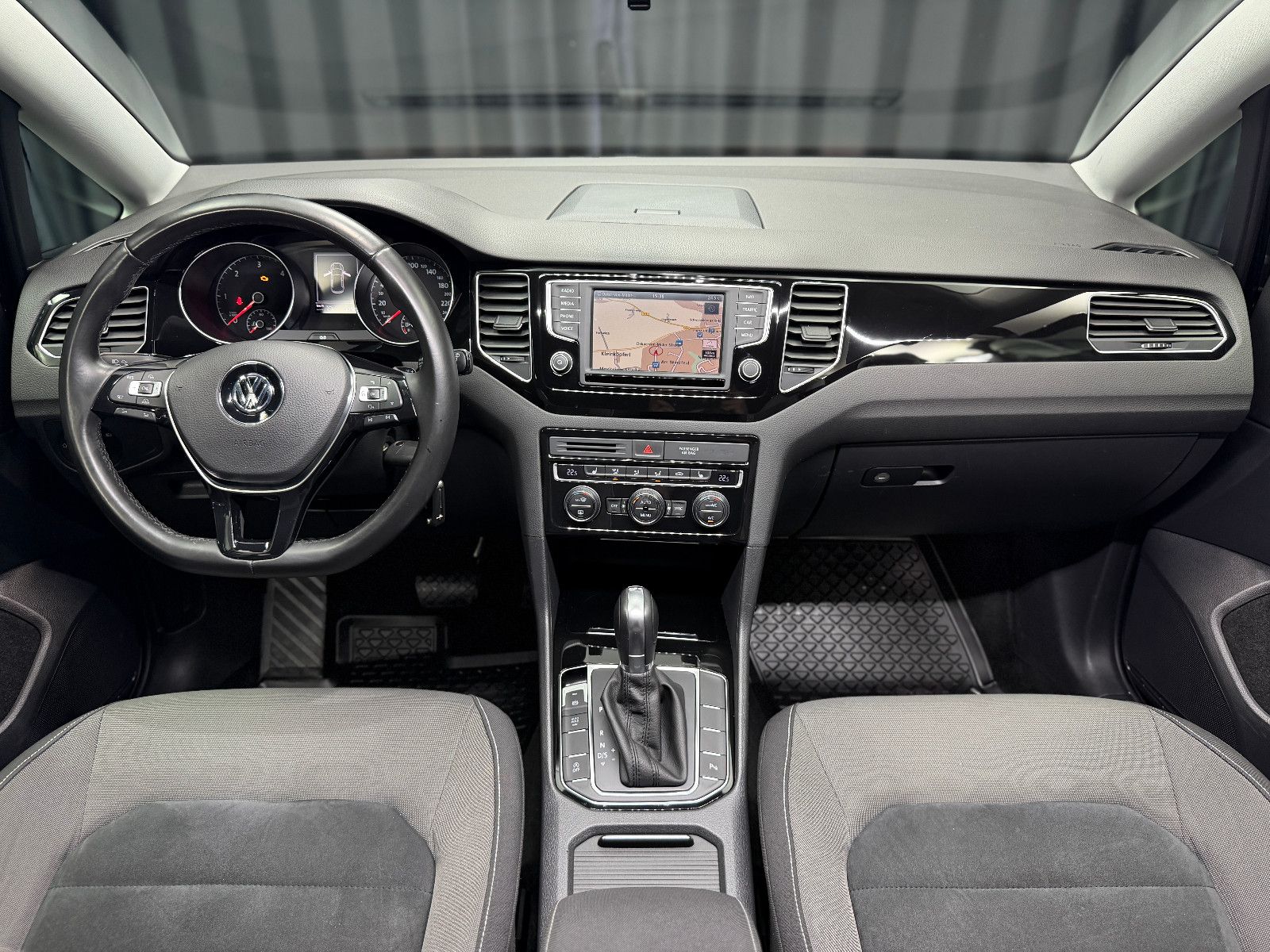Fahrzeugabbildung Volkswagen Golf Sportsvan VII Highline |AUTOMATIK|PDC|DSG