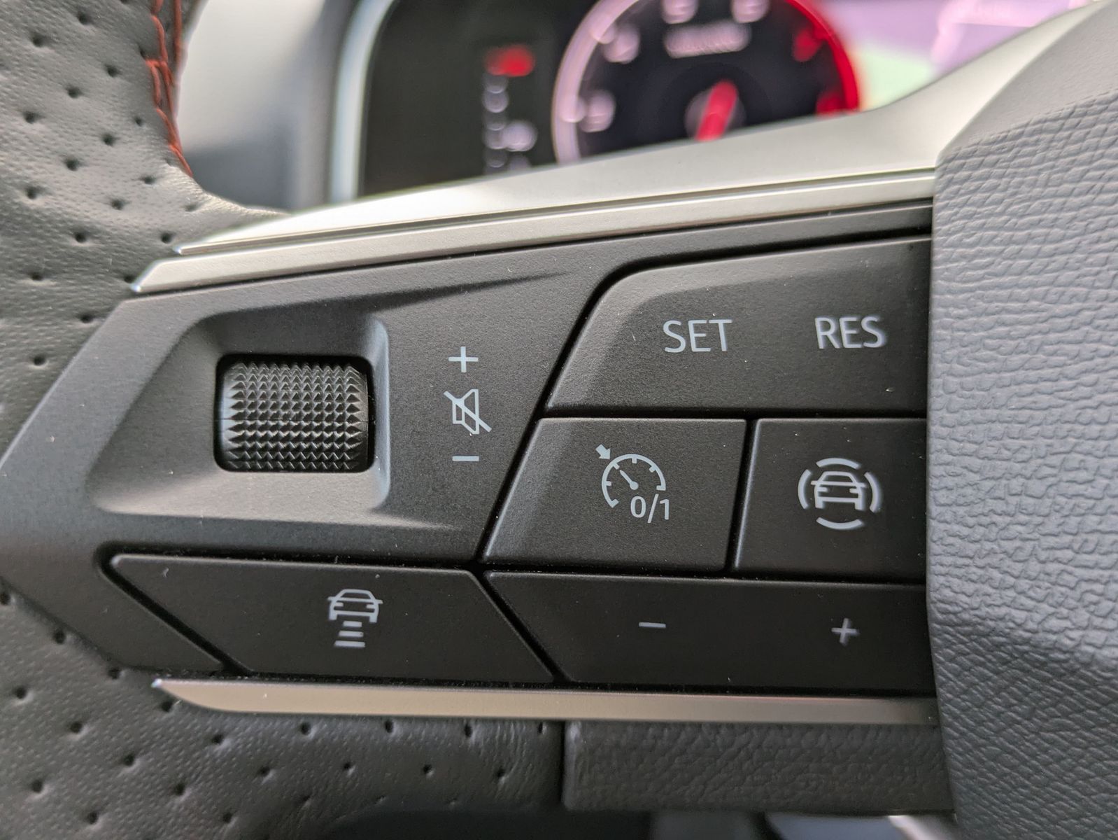 Fahrzeugabbildung SEAT Arona 1.5 TSI FR DSG AHK*ACC*LED*APP*DAB*KAMERA