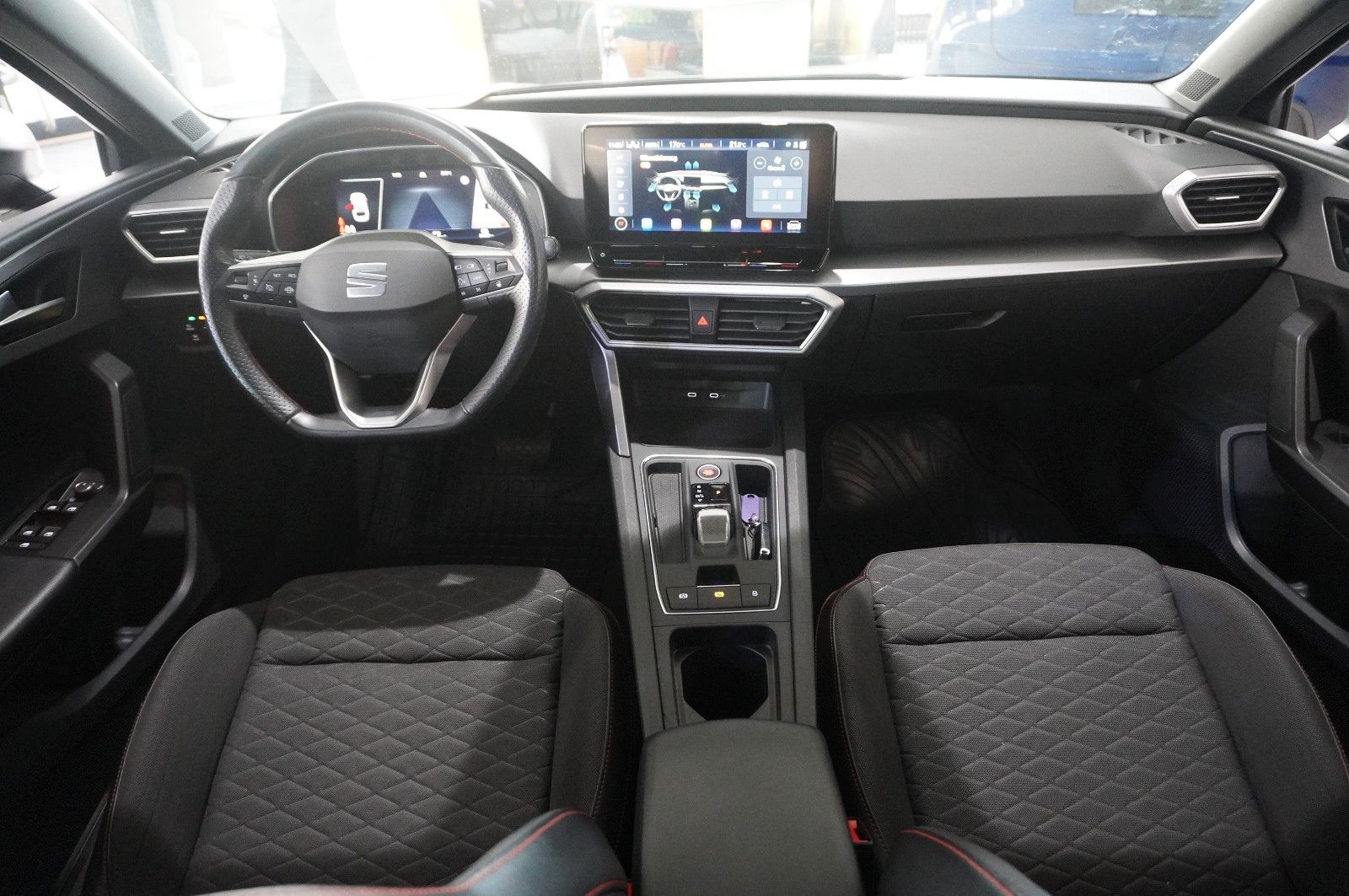 Fahrzeugabbildung SEAT Leon ST 1.5 TSI FR SPORT DSG NAVI/LED/VIRT./DAB+