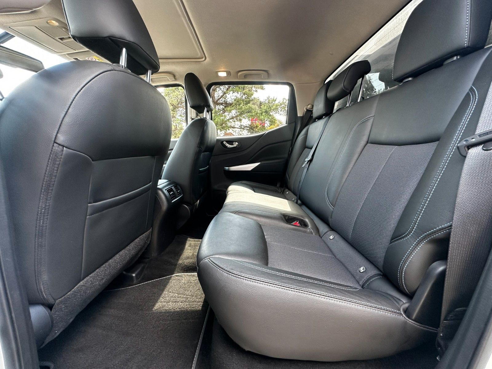 Fahrzeugabbildung Nissan Navara NP300 N-Guard 4x4 wie neu, Werksgarantie
