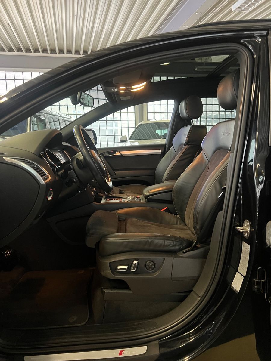 Fahrzeugabbildung Audi Q7 3.0 TDI  quattro S line V12 Paket *7.SITZER*