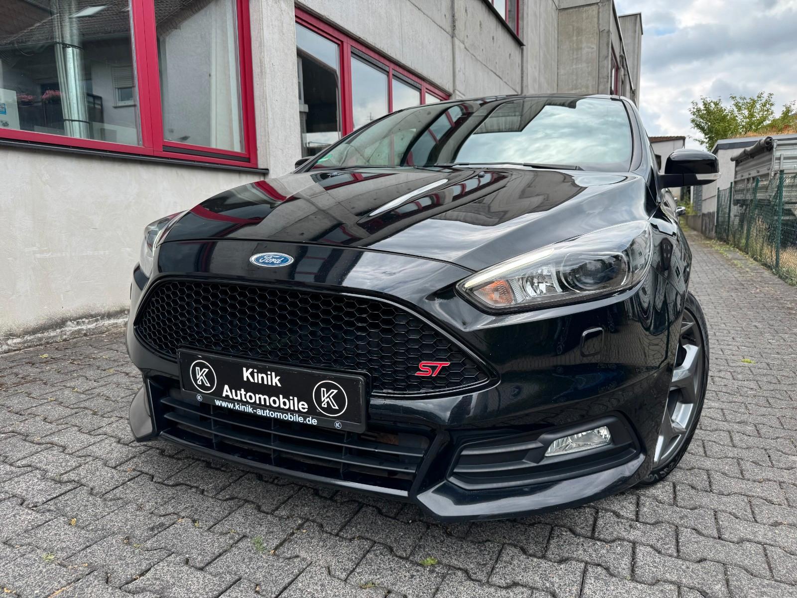 Ford Focus ST Lim. XENON~LED~PDC~KLIMAA.~RECARO~SHZ