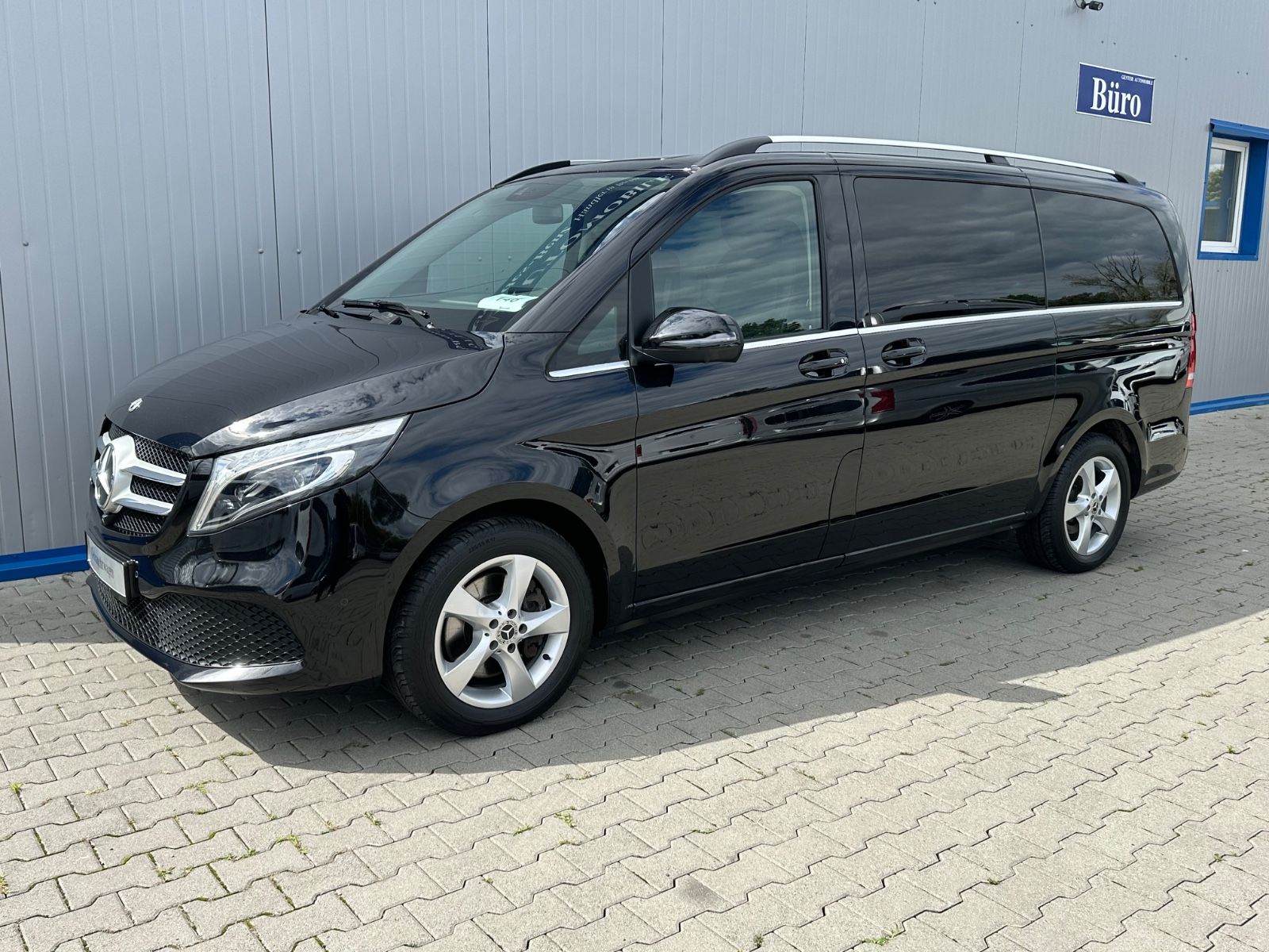 MERCEDES-BENZ V 250 LANG LEDER MBUX 360° AHK EL. TÜREN 7-SITZE