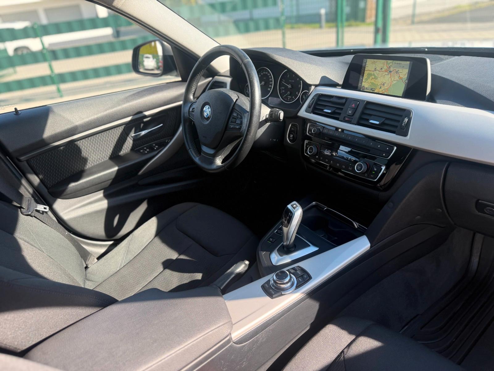 BMW 318 2015 — photo 12