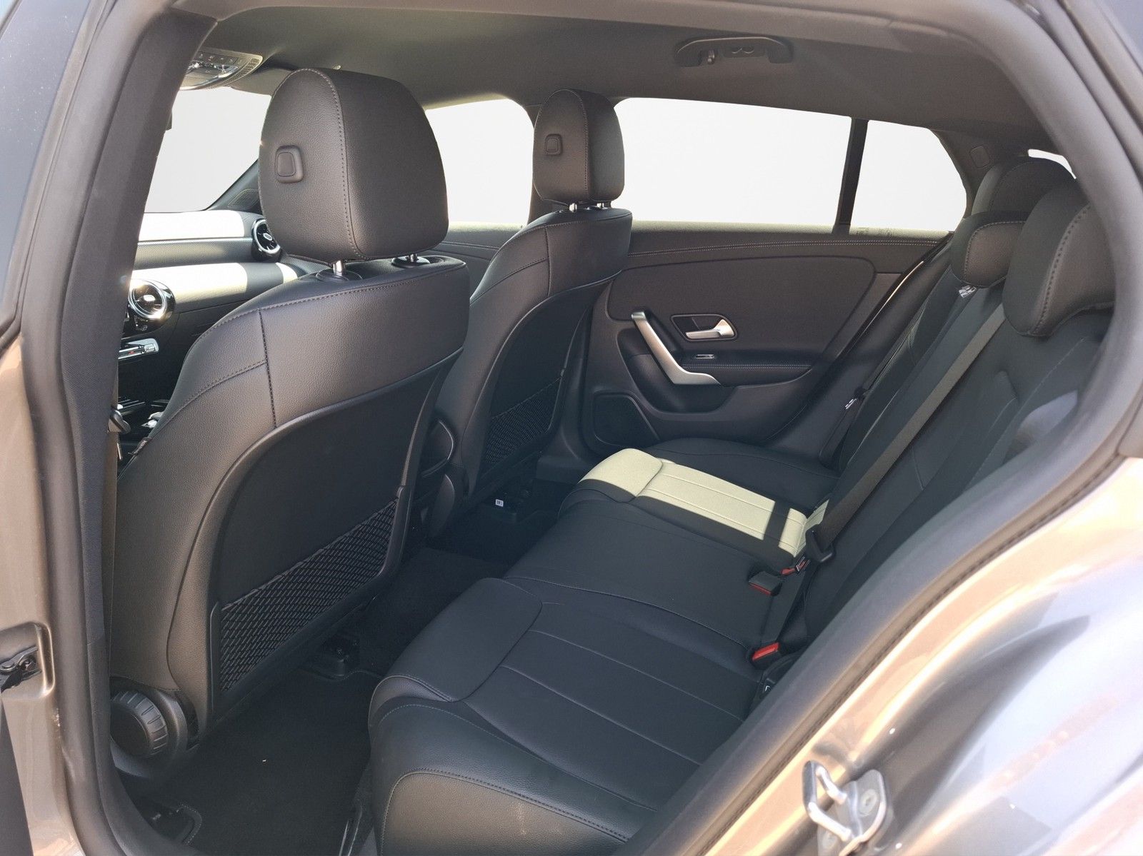 MERCEDES-BENZ CLA 200 d Shooting Brake AUTOMATIK / AHK / LED-H - Image 15