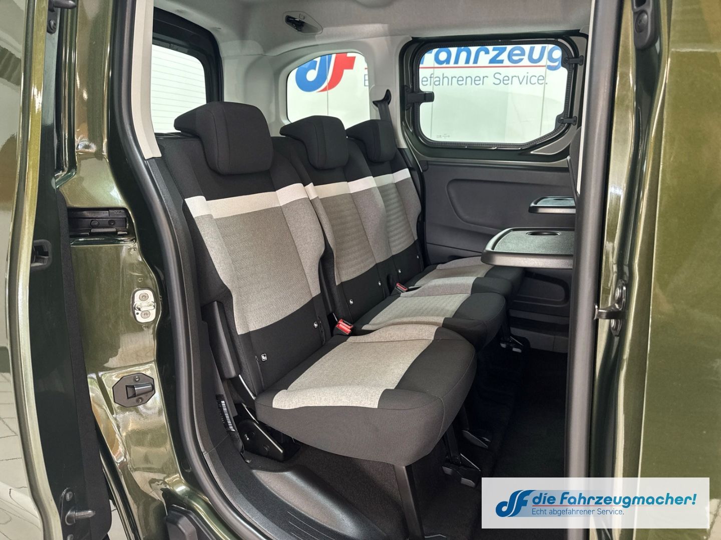 Fahrzeugabbildung Citroën Berlingo Plus Elektro Kombi M LED CarPlay Androi