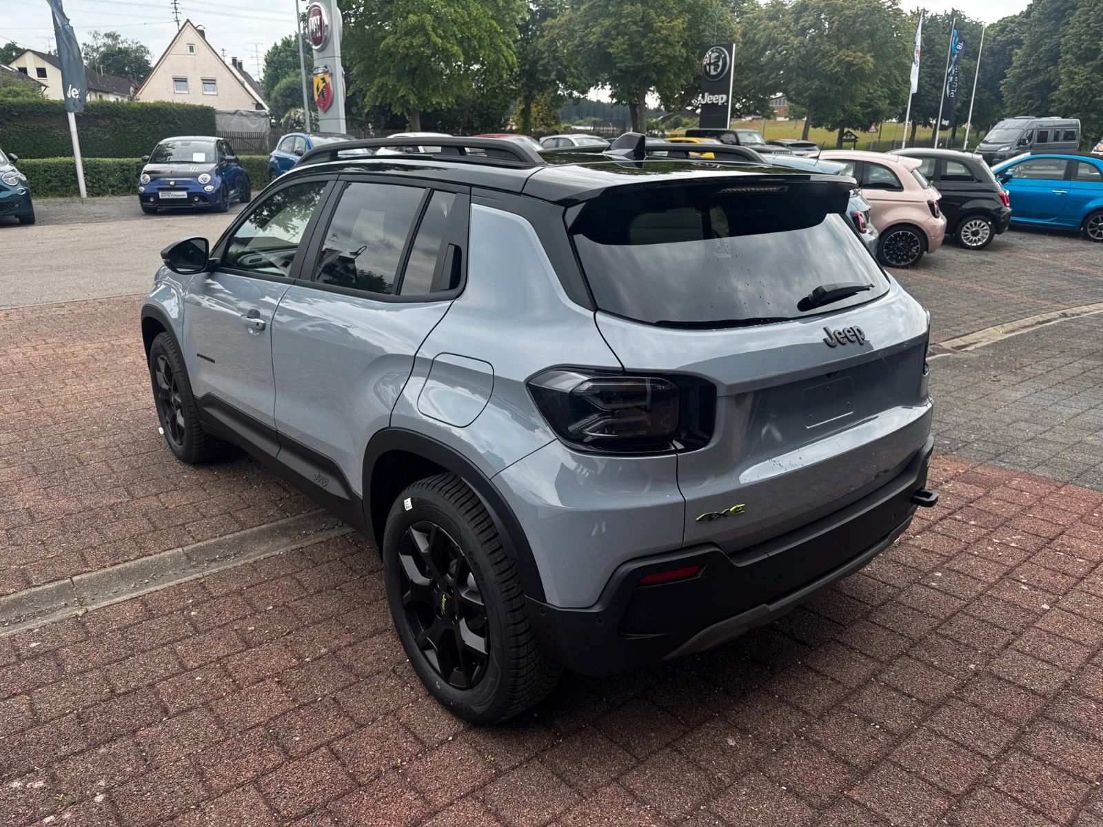 Fahrzeugabbildung Jeep AVENGER MY25 Overland 1.2l T3 4xe eAWD Navi Kam