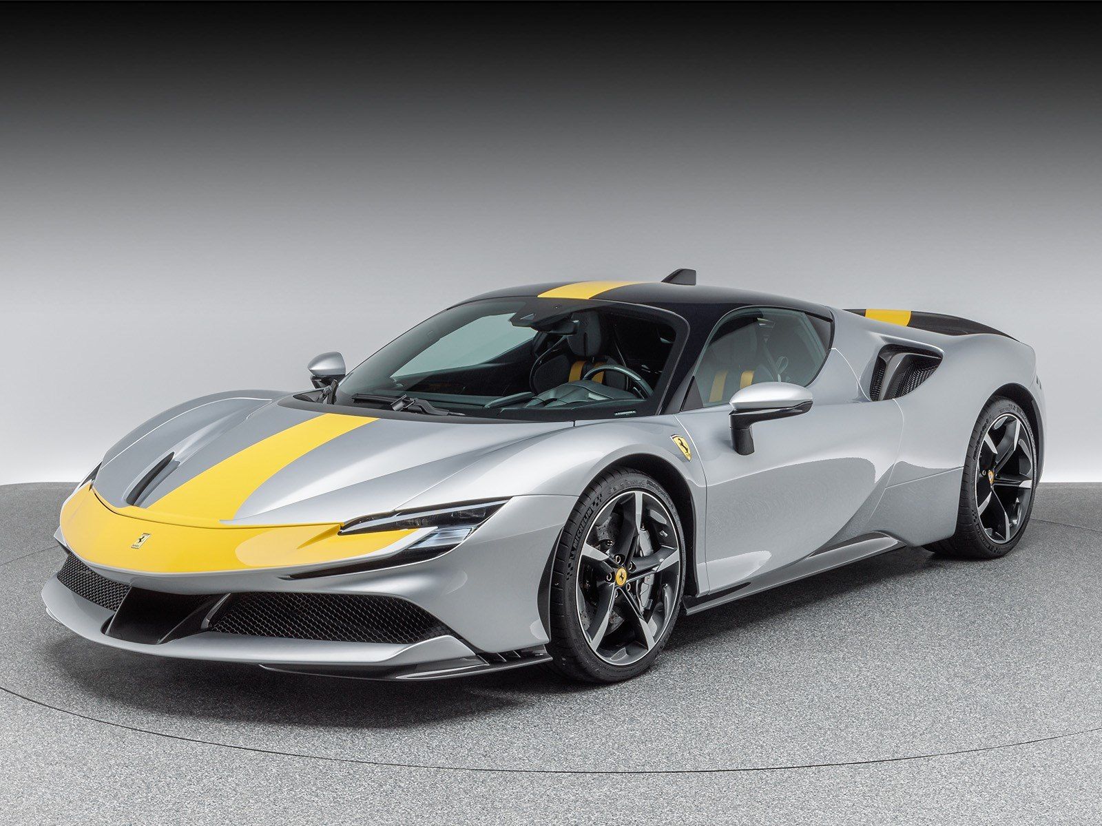 FERRARI SF90