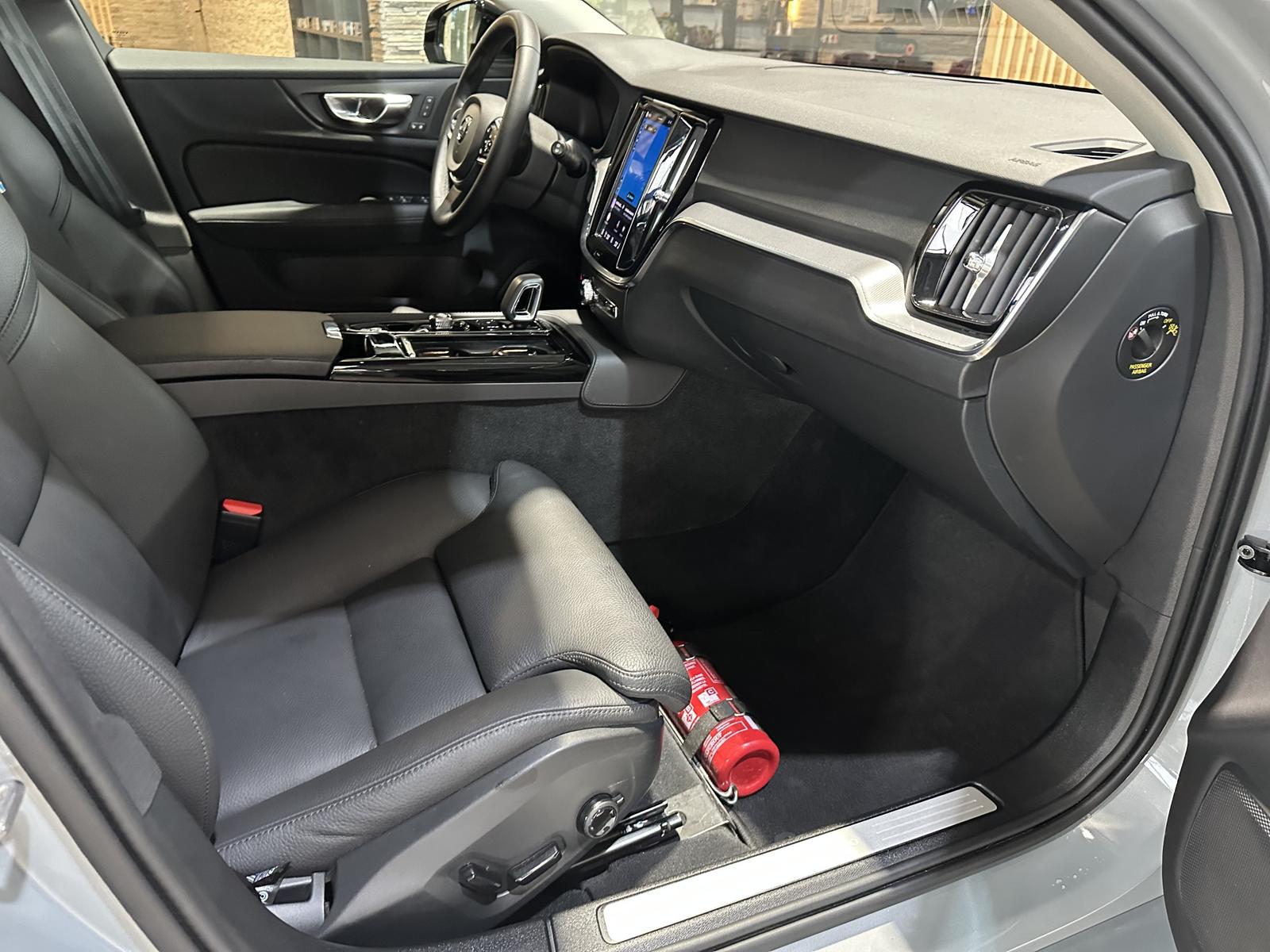 Volvo V60 Plus Dark Plug-In Leder R.Cam Memory AHK AWD, миниатюра 17