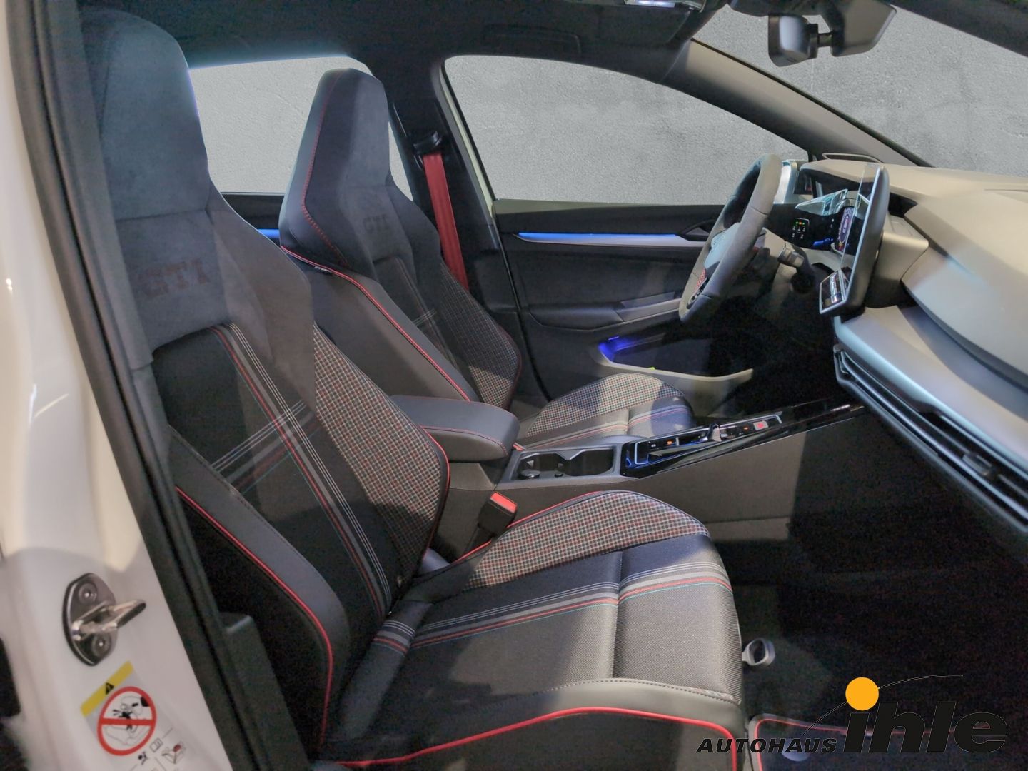 Volkswagen Golf GTI VIII Edition 50 2,0 TSI DSH HARMANN-KAR foto 4