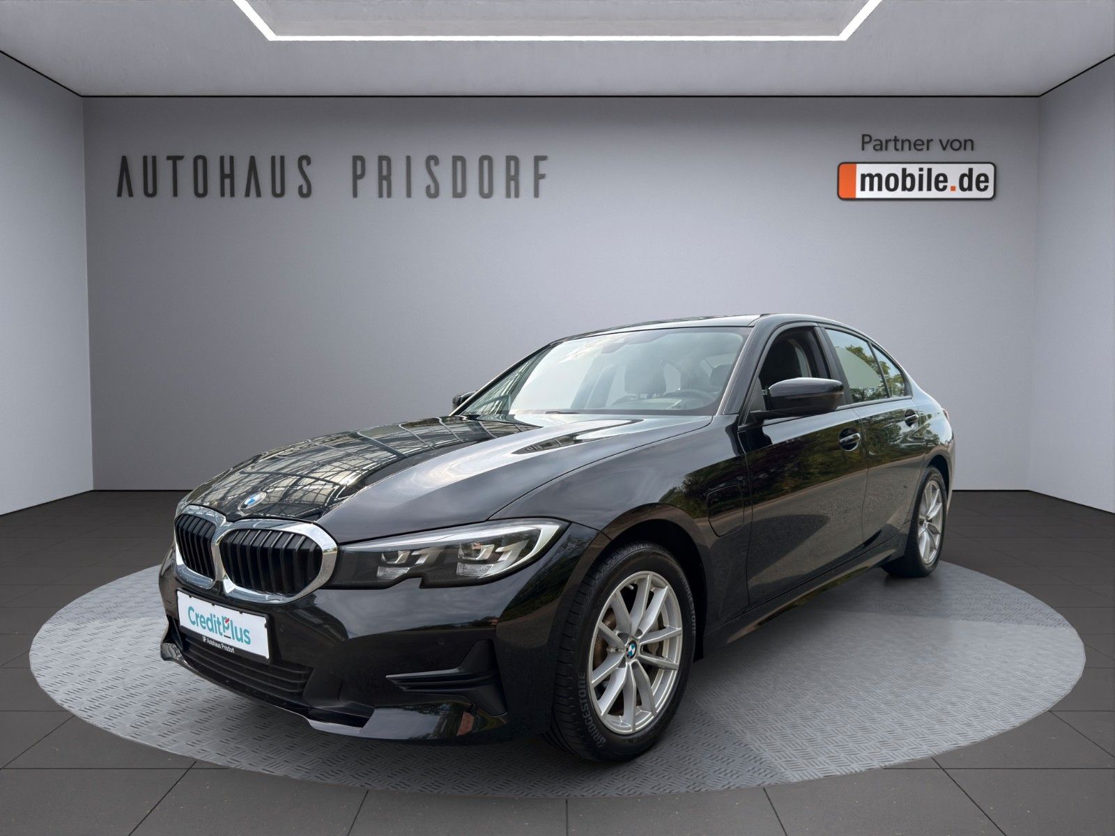 BMW 330e Lim. Plug-in-Hybrid/LED/CarPlay/LiveCockpit