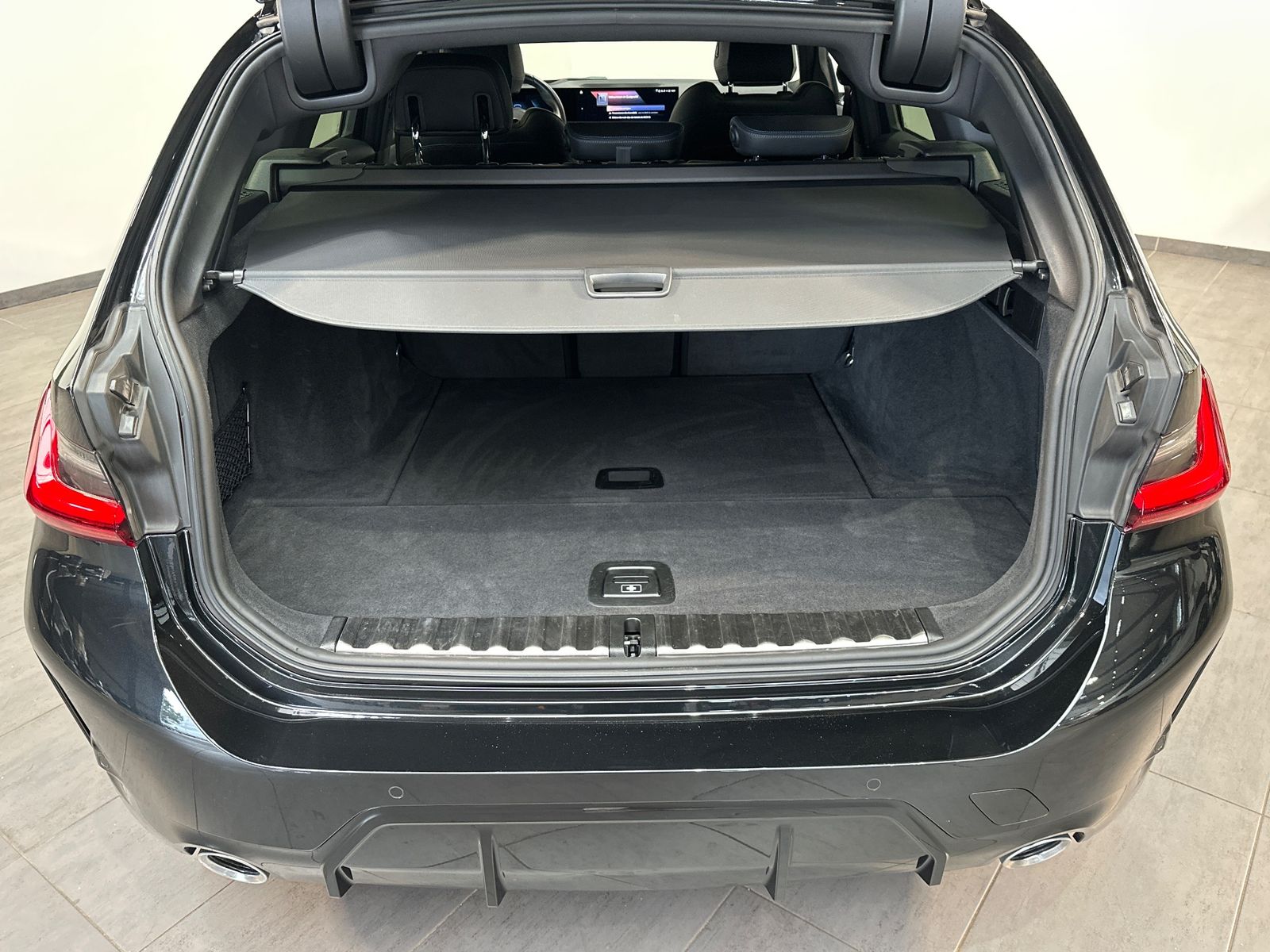 Fahrzeugabbildung BMW 320 d Touring M-Sport NAV+LED+KAMERA+H&K+18ZO+DA