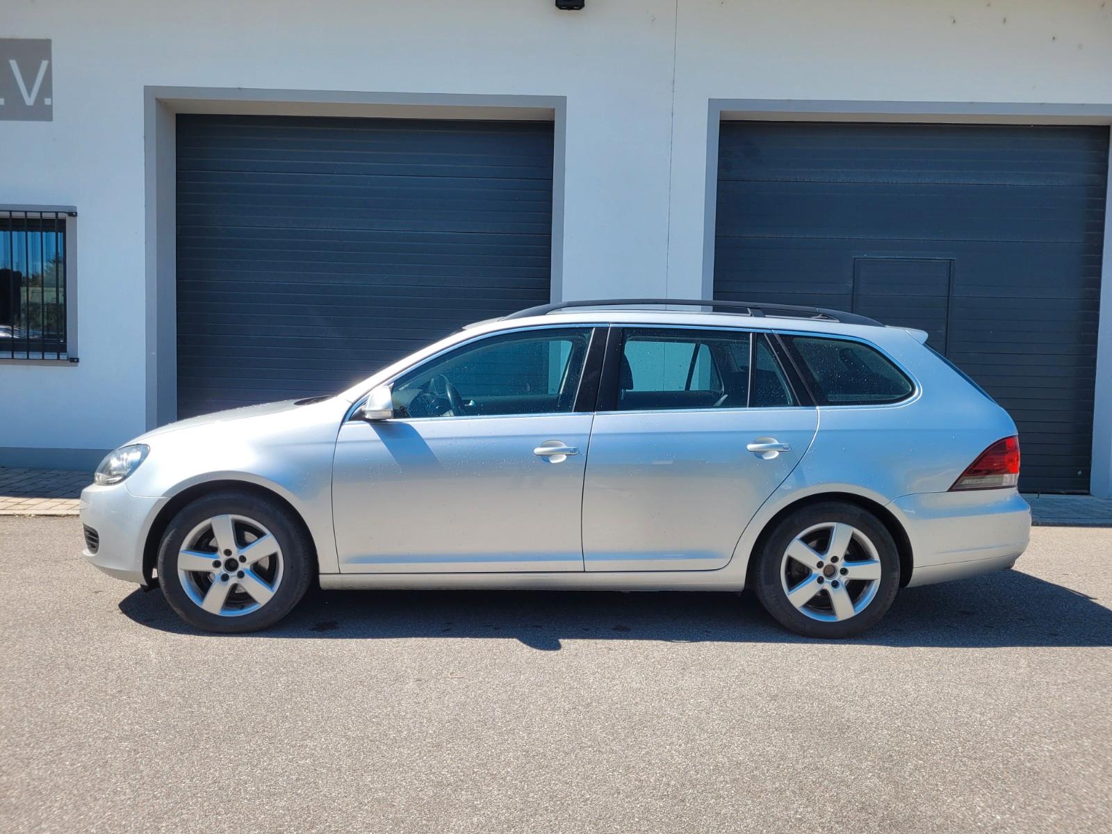 Volkswagen Golf 2011 — engine 1.598 cm³, 105 HP (77kW)