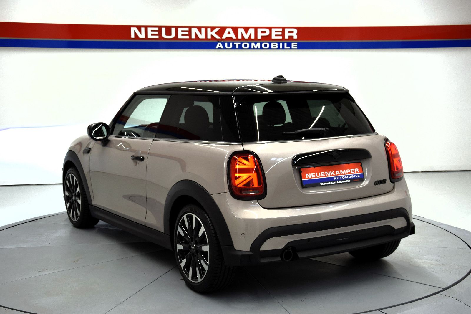 Fahrzeugabbildung MINI Cooper Classic Trim Leder Automatik Navi Shz PDC