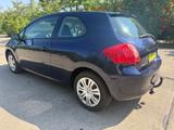 Toyota Auris Luna*ANHÄNGERKUPPLUNG*KLIMA*4SEASON* - Toyota Auris Luna mit Benzin-Antrieb