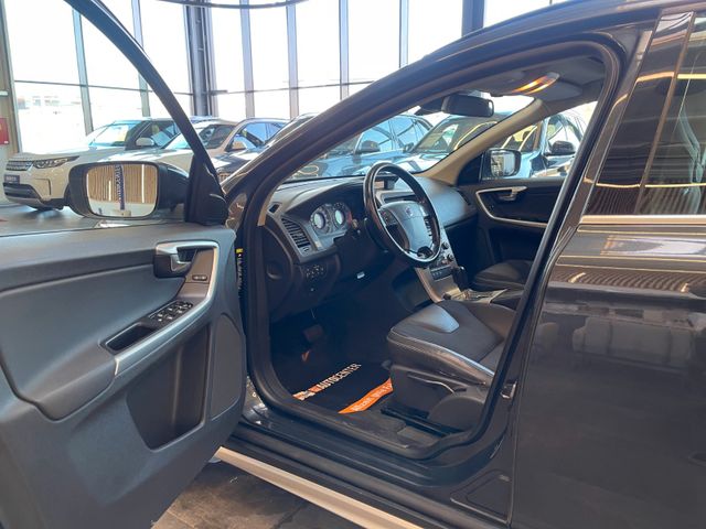 Volvo XC60 Momentum AWD *BI-XENON*PANO*NAVI*PDC*AHK*
