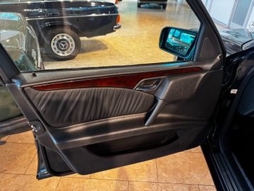 Mercedes E 230 - 12