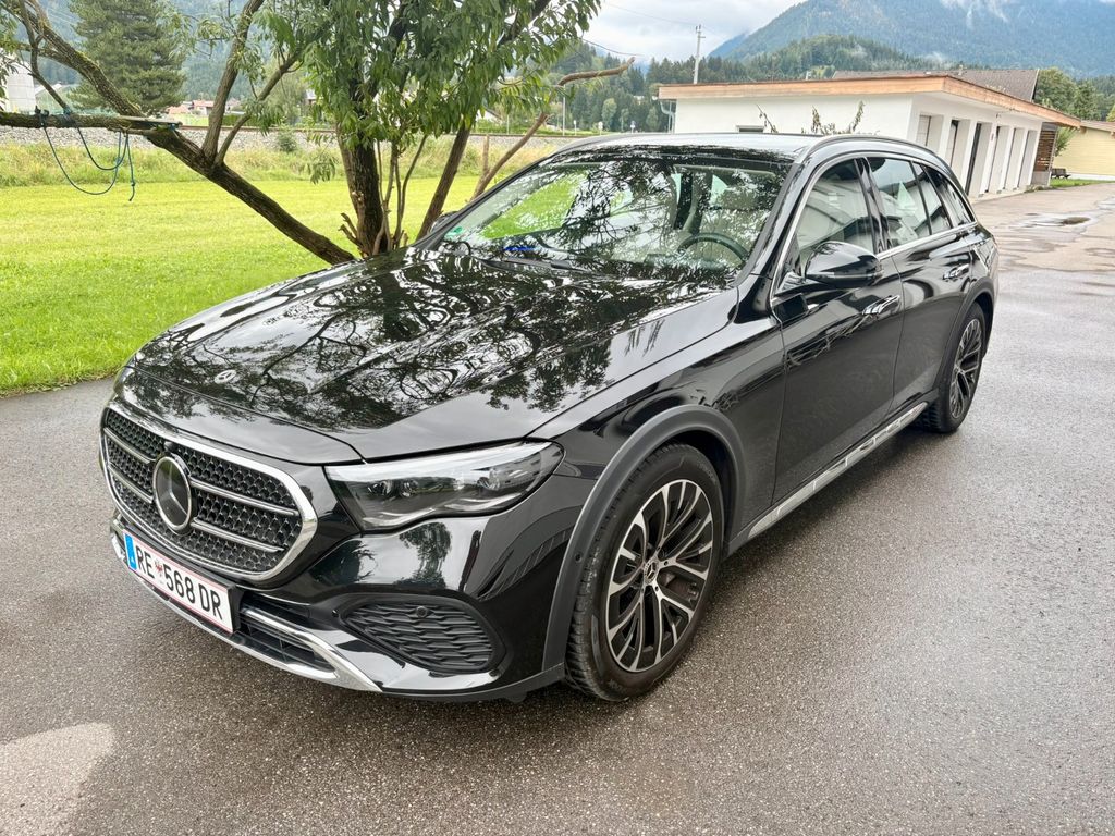 Image of Mercedes-Benz E 300