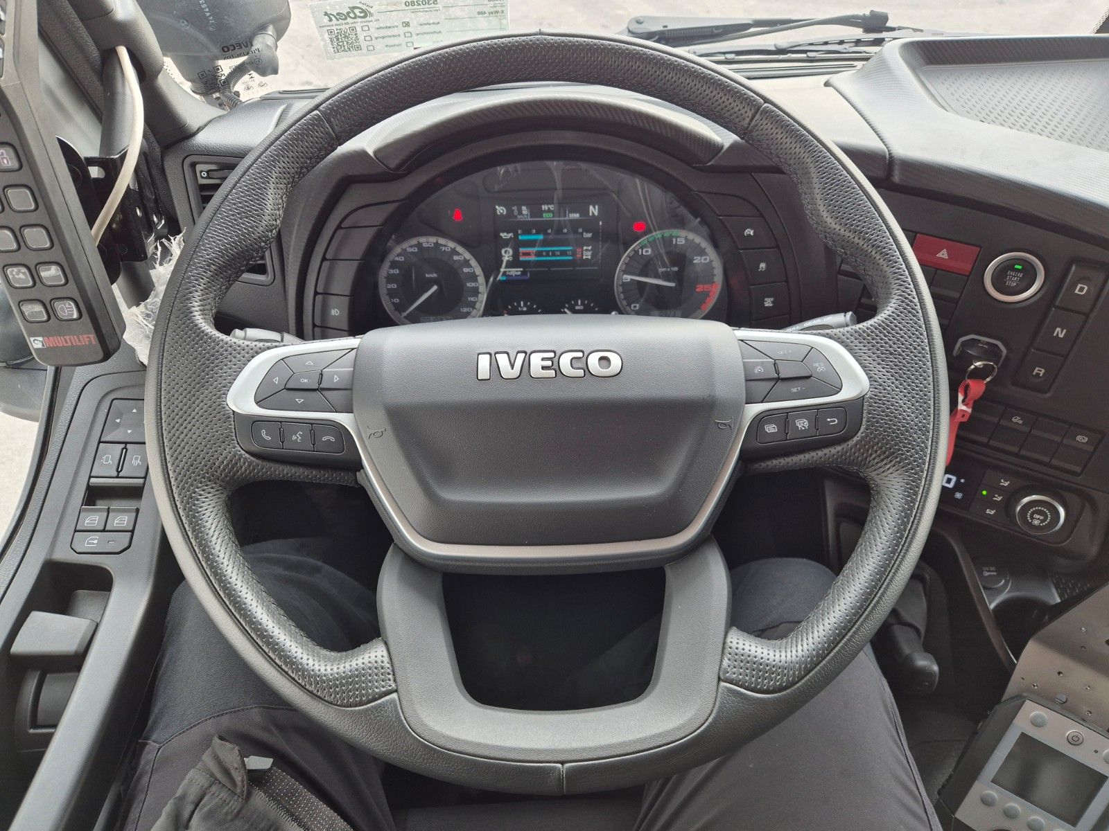 Fahrzeugabbildung Iveco X-Way AT300X48Z/P HR OFF 6x4 Hiab Winterdienst