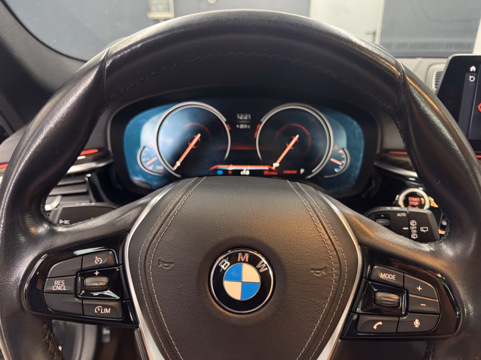 BMW 520dT LuxLine Pano Keyless NaviProf HifiPro