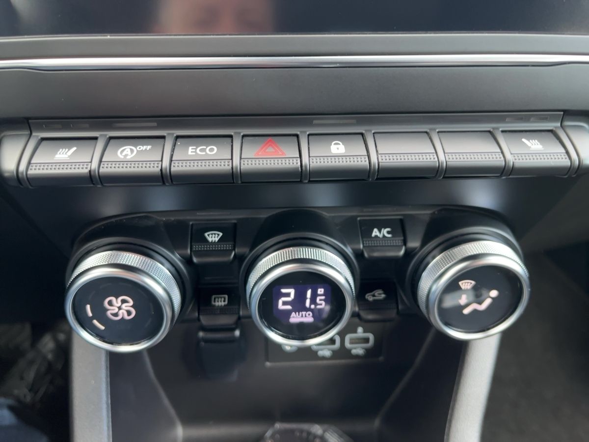Fahrzeugabbildung Renault Clio EXPERIENCE TCe 90 ABS Fahrerairbag ESP SERV - mit KI generiert/bearbeitet