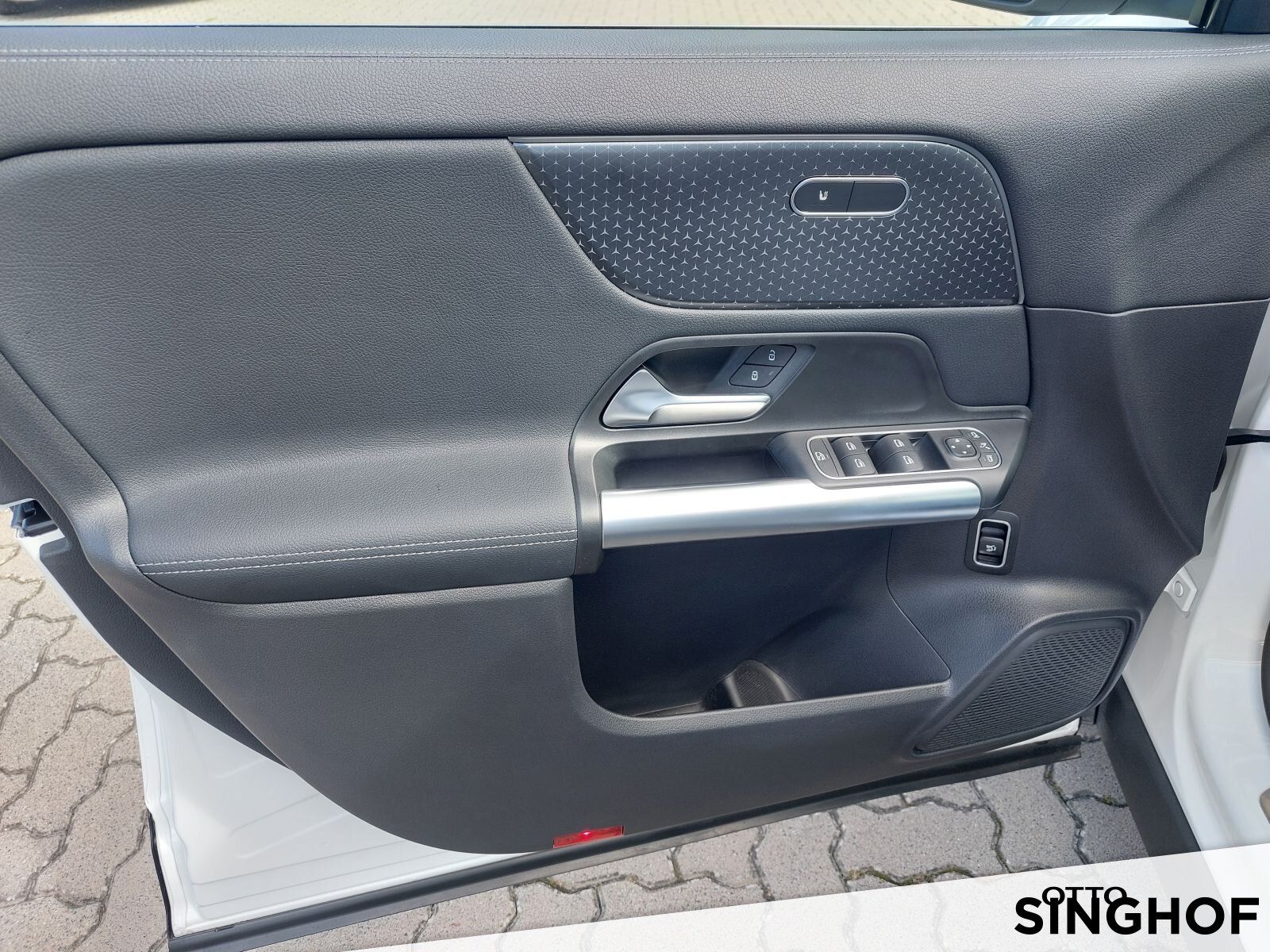 Fahrzeugabbildung Mercedes-Benz GLA 200 Progressive +AHK+360°+Distronic+TOTW+LED
