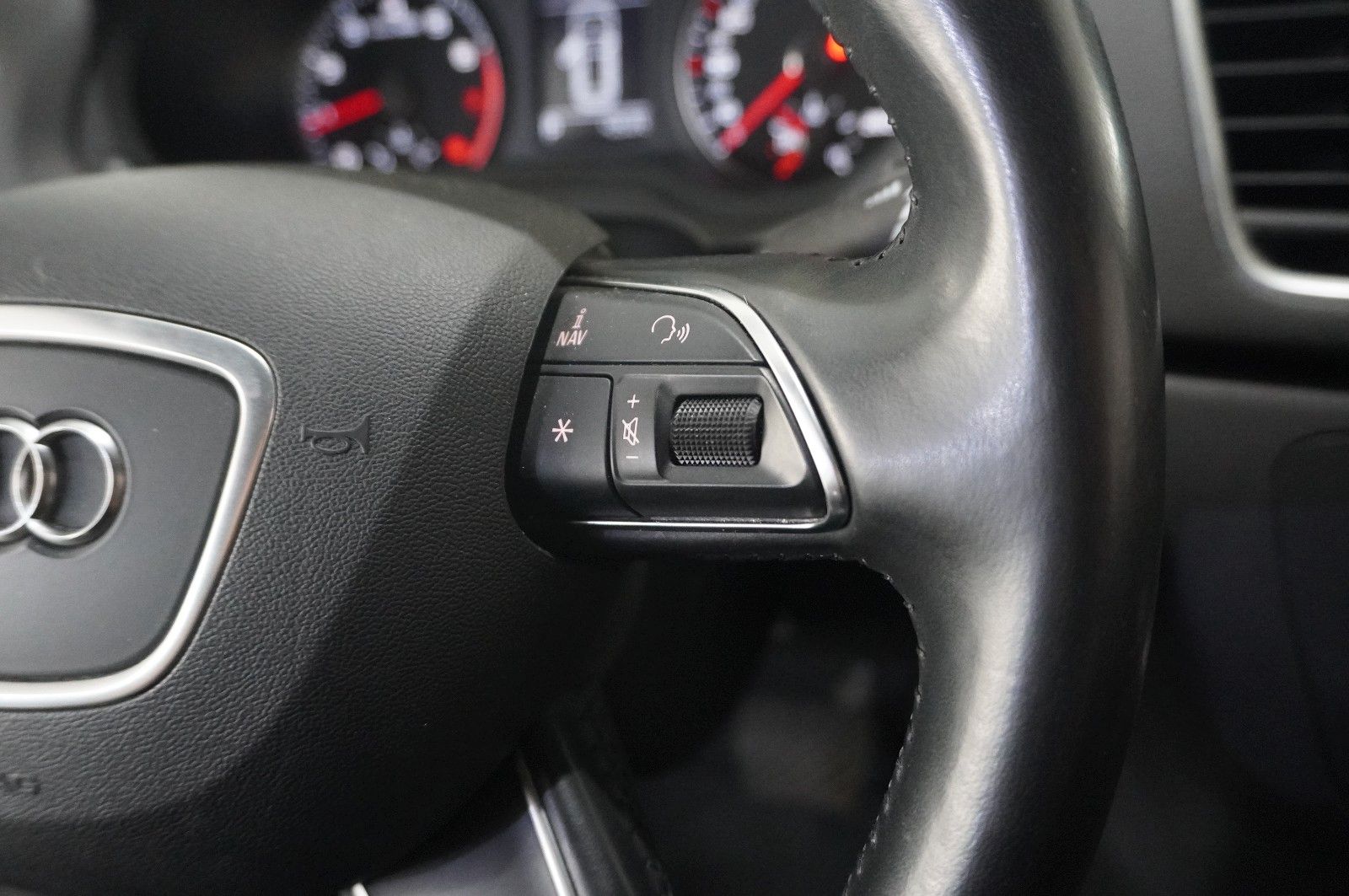 Fahrzeugabbildung Audi Q3 1.4 TFSI DESIGN S-TRONIC NAVI/SHZ/PDC/AHK