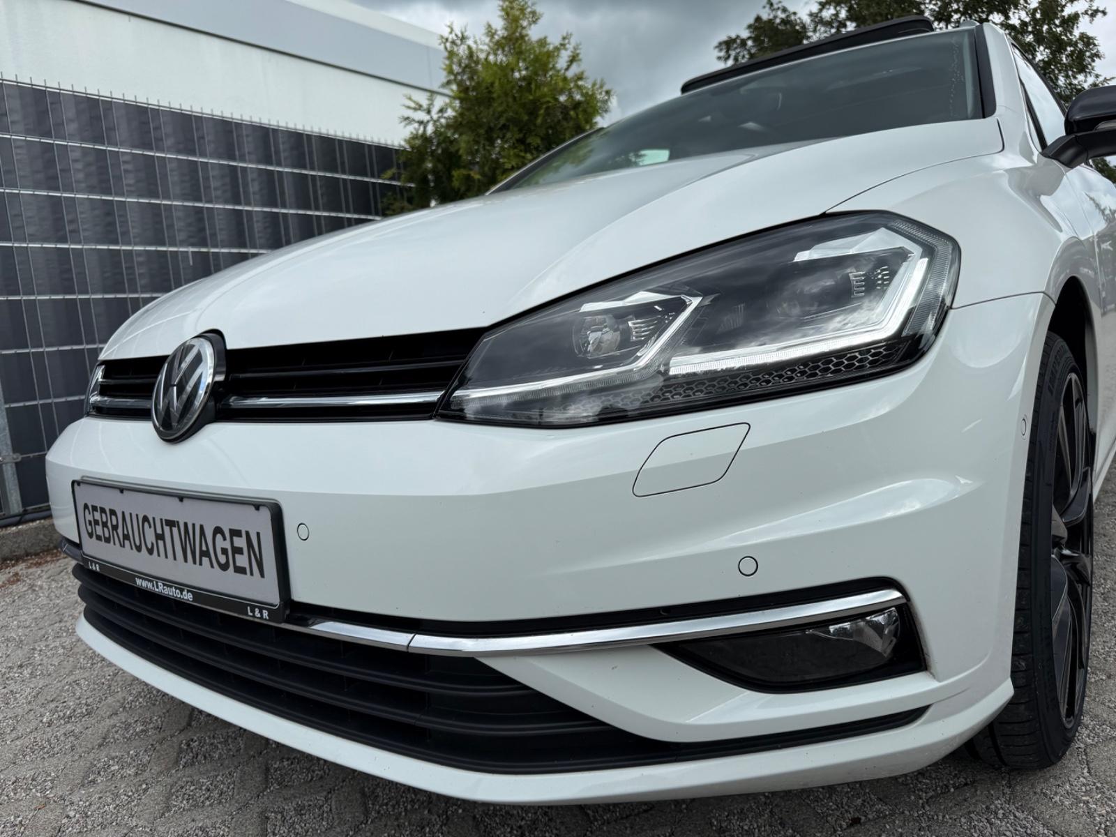 Volkswagen Golf 1.5 TSI IQ.DRIVE DSG LED NAVI PANO KAM AHK
