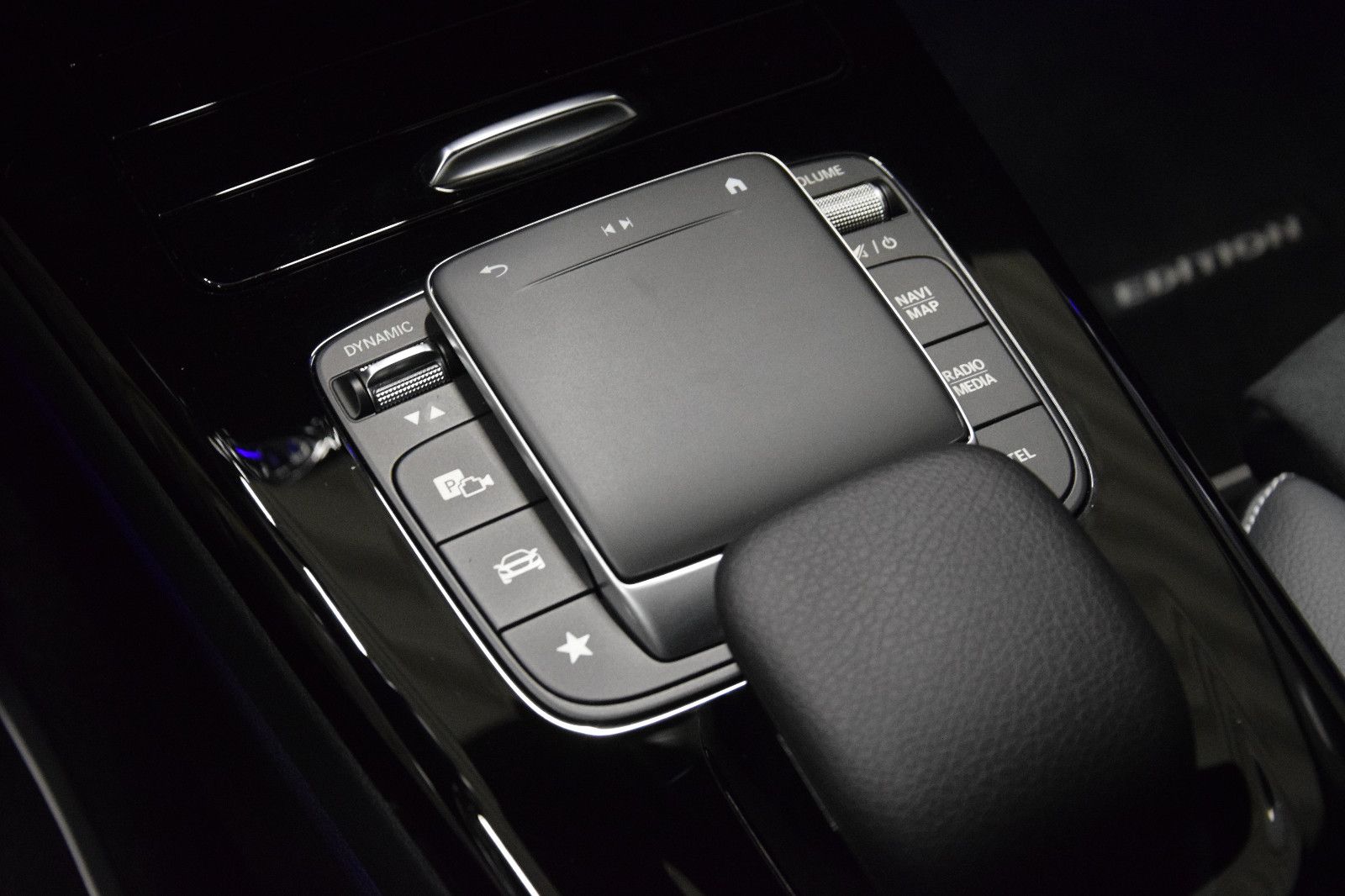 Fahrzeugabbildung Mercedes-Benz A 250 e Edition 2020 AMG Kamera LED MBUX Night