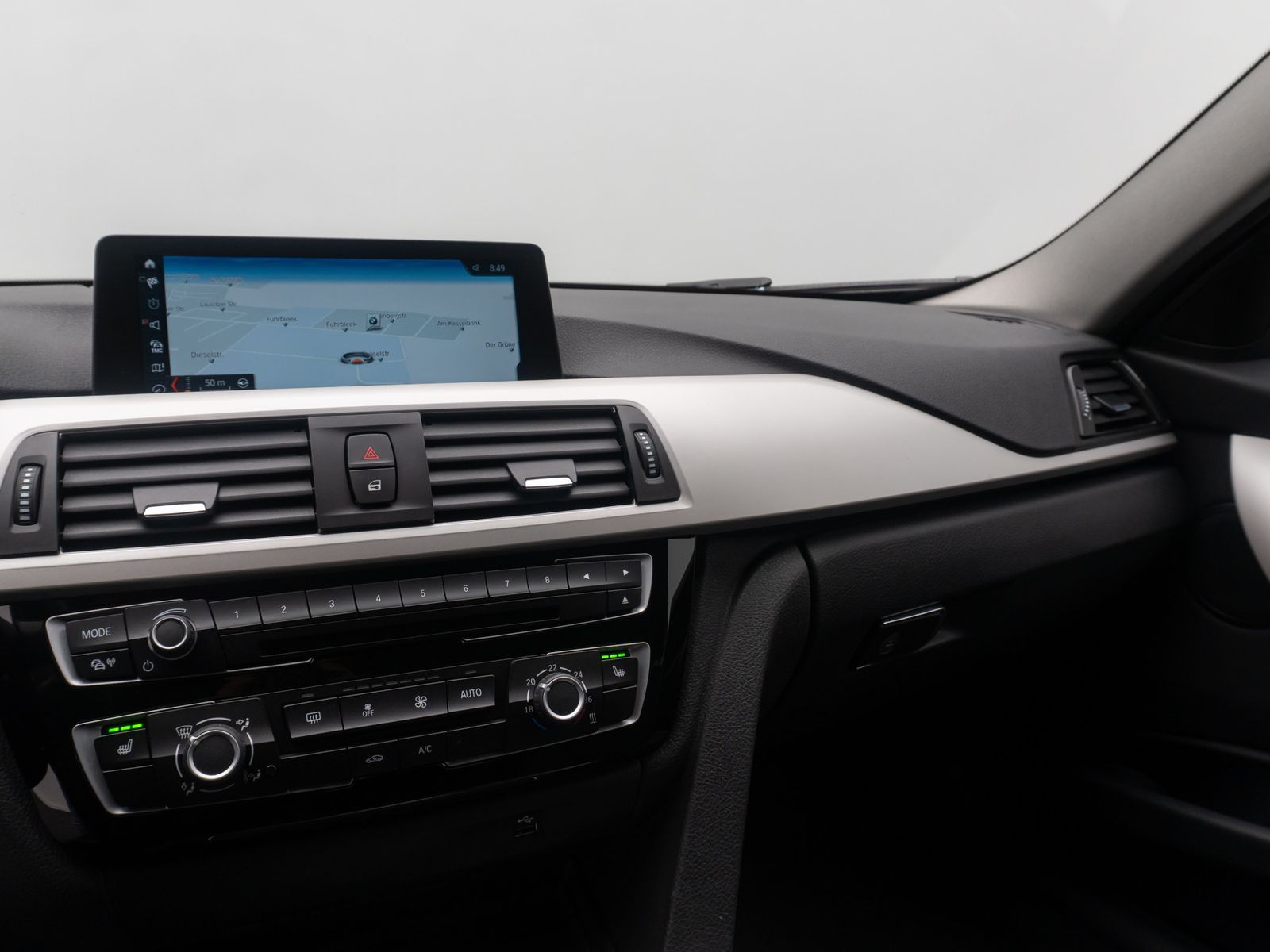 Fahrzeugabbildung BMW 320d HUD HiFi NaviPro Alarm DriveAss Komfo Leder