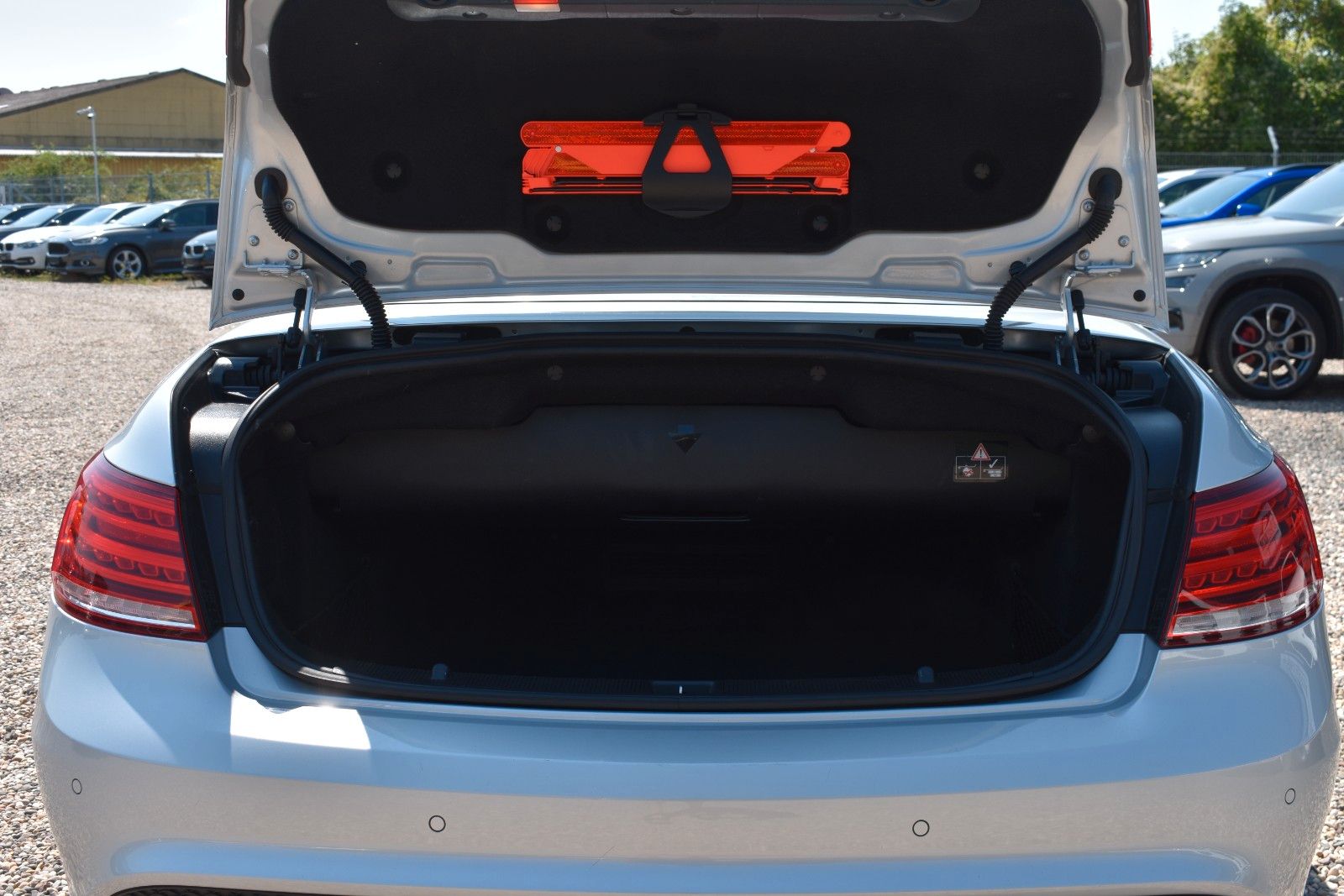 Fahrzeugabbildung Mercedes-Benz E 350 Cabrio /AMG Line /Harman Kardon/LED/Kamera
