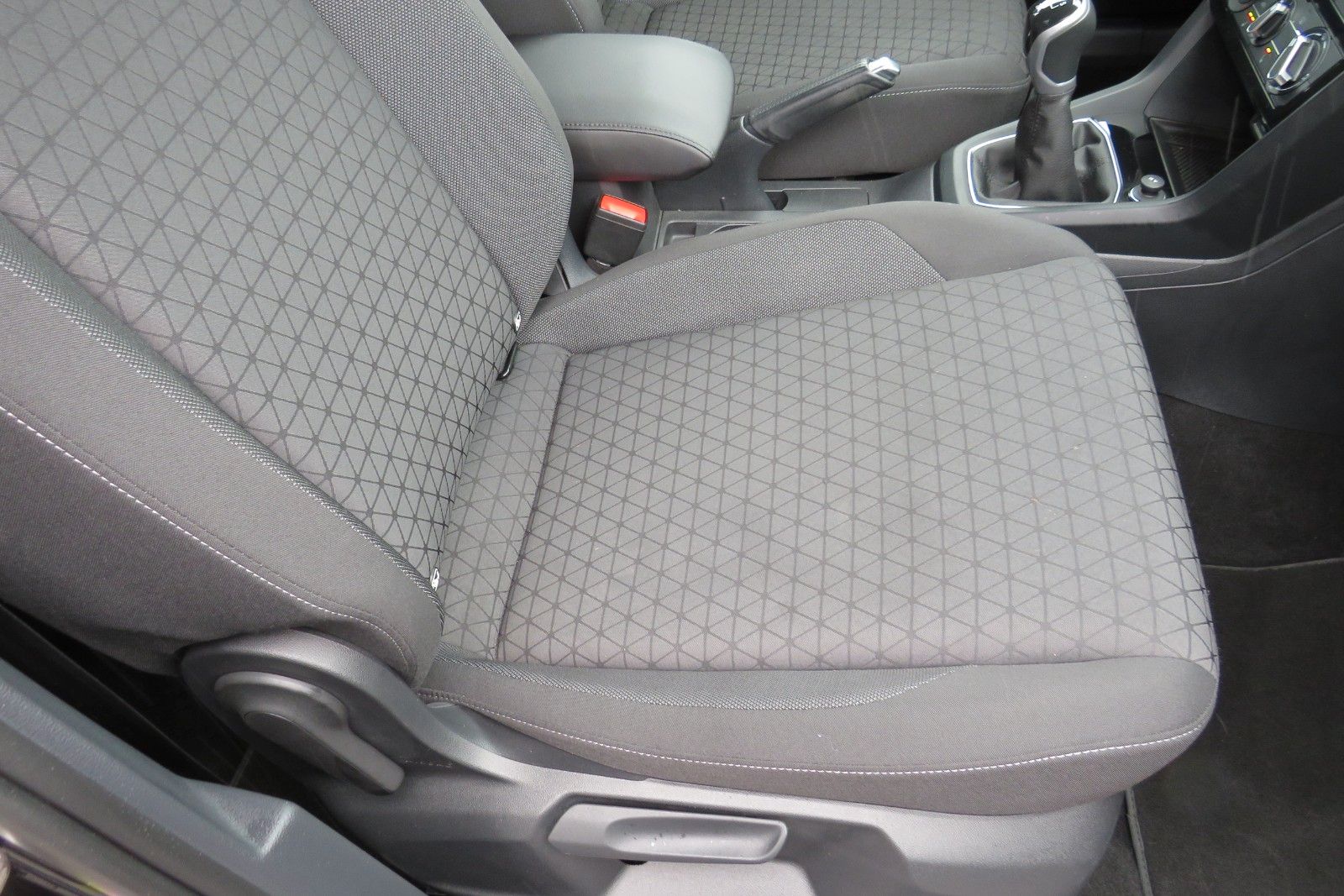 Fahrzeugabbildung Volkswagen T-CROSSLife LED SPORTP. SITZH. NAVI APP "AKTIONS