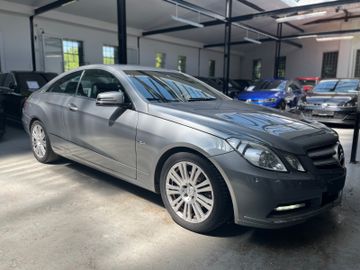 Mercedes E 200 - 1