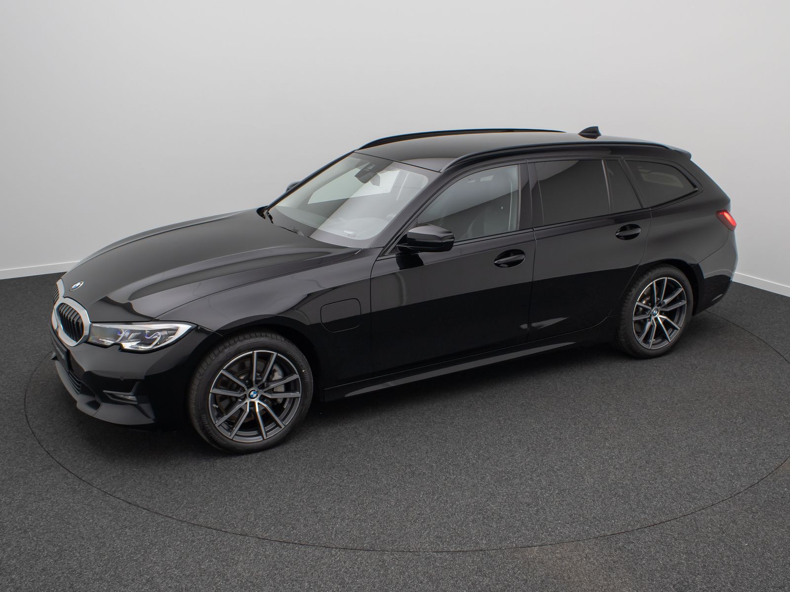 Fahrzeugabbildung BMW 330e Sport Line Laser HUD DAB PDC Komfort Alarm