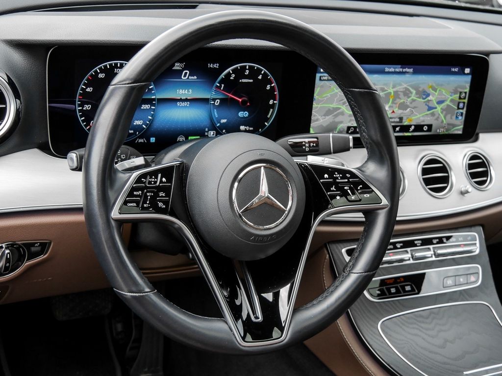 Mercedes-Benz E 300 de T |Avantgarde|DISTR|NAVI|ILS|PANO|BURM