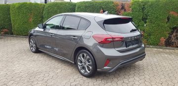 Fahrzeugabbildung Ford Focus Lim. ST-Line