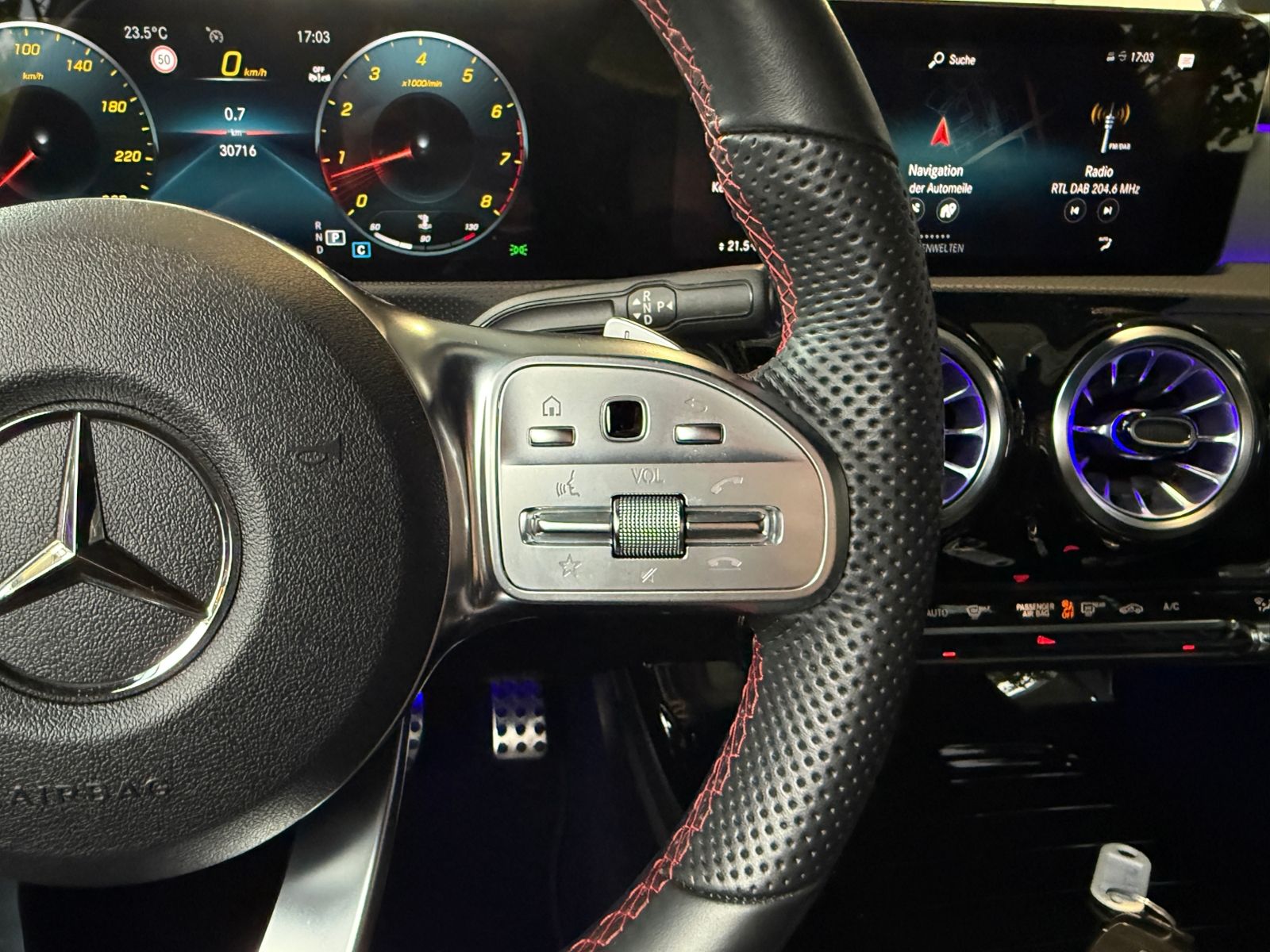 Fahrzeugabbildung Mercedes-Benz CLA 250 Shooting Brake  AMG NIGHT LED NAVI
