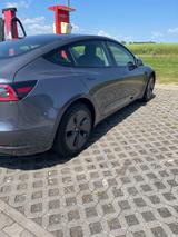 Tesla Model 3 Standard-Reichweite Plus - Hinterrad... - silberne Tesla Model 3