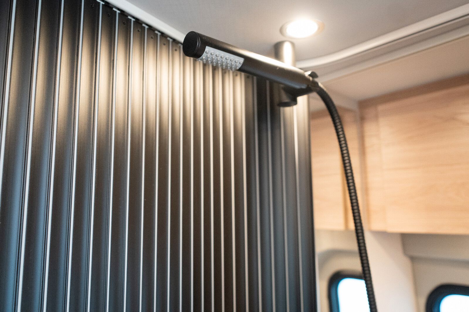Fahrzeugabbildung Dethleffs Globetrail 540 DR Fiat Rahmenfenster, Markise