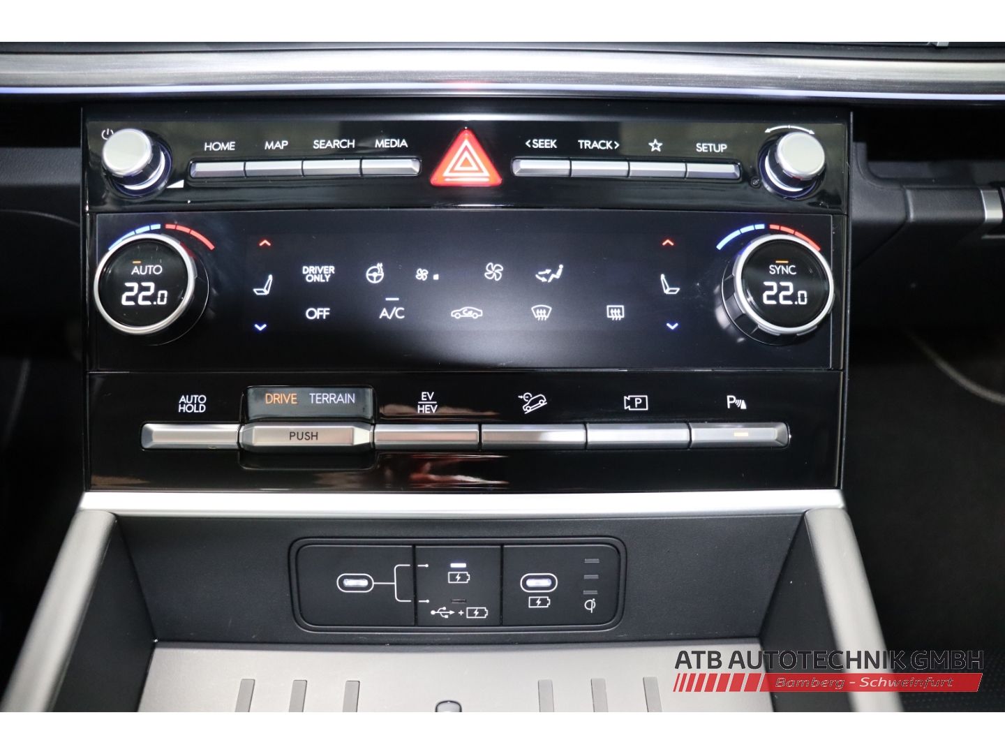 Fahrzeugabbildung Hyundai SANTA FE PHEV 1.6 T-GDI 4WD Signature Navi Leder